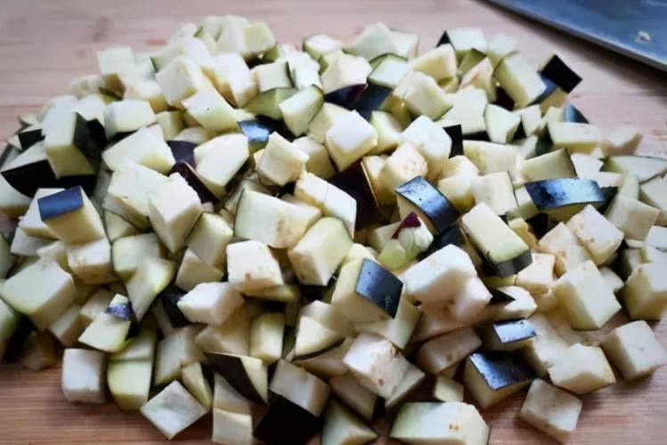 天冷做面条的方法和技巧,冬天面条的神仙吃法酸辣拌面