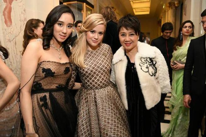 梁安琪何超欣逛街,梁安琪何超欣豪宅