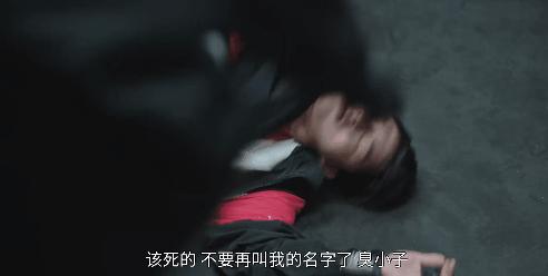 扇耳光连踹三脚,扇巴掌却踢人一脚