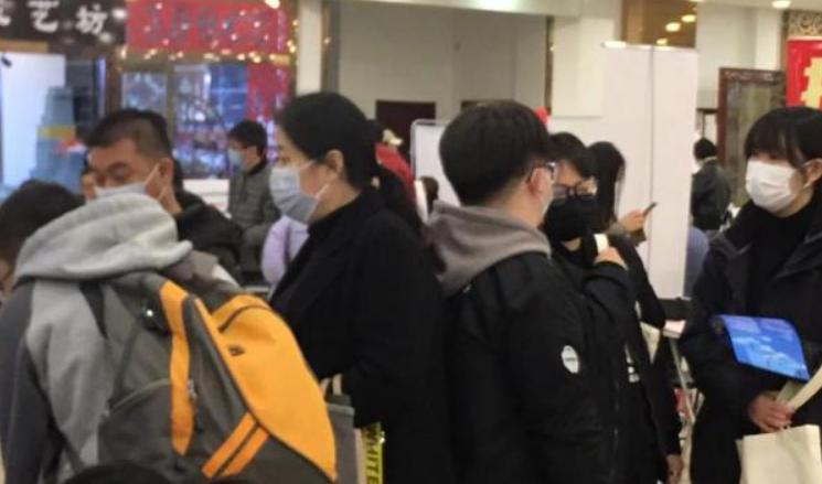 “三和大神”重启人生：那些住网吧、混日结的躺平者，已逆风翻盘