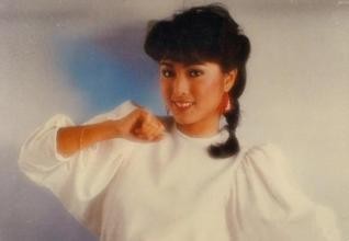 米雪：第一部金庸剧女主，成龙苦追她八年无果，66岁近照仍似少女