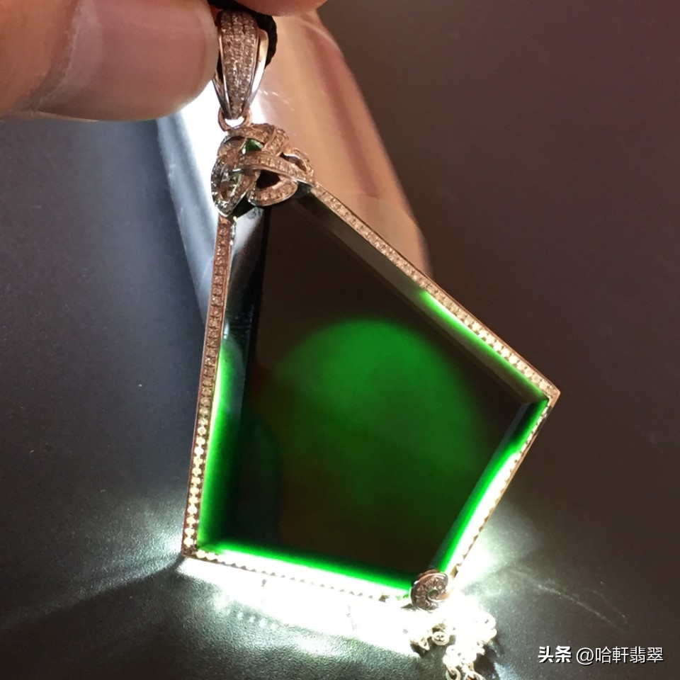 翡翠的色与种为何总是难以兼得,色不均匀的翡翠