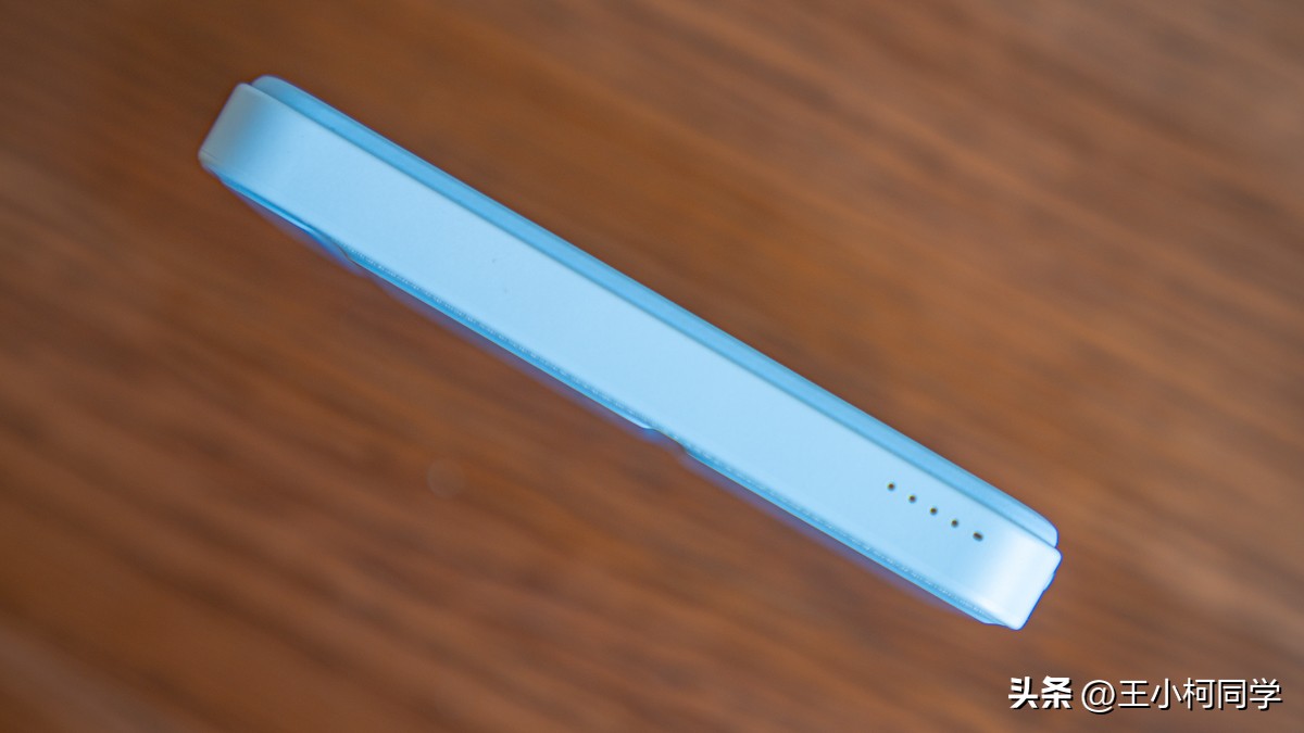 anker磁吸充电宝使用教程,anker磁吸充电宝一代与二代区别