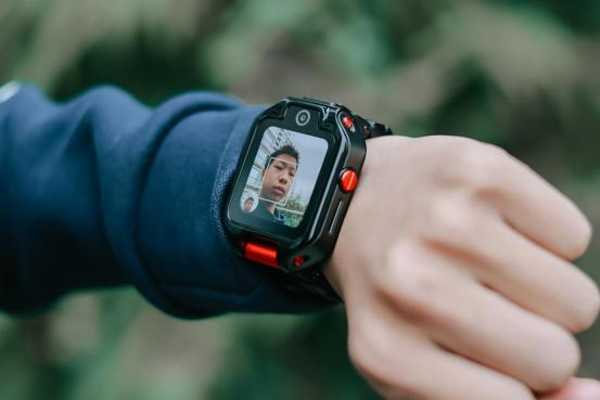 华为儿童手表5XPro深度体验：可翻转、可摘取屏幕，玩法更有趣