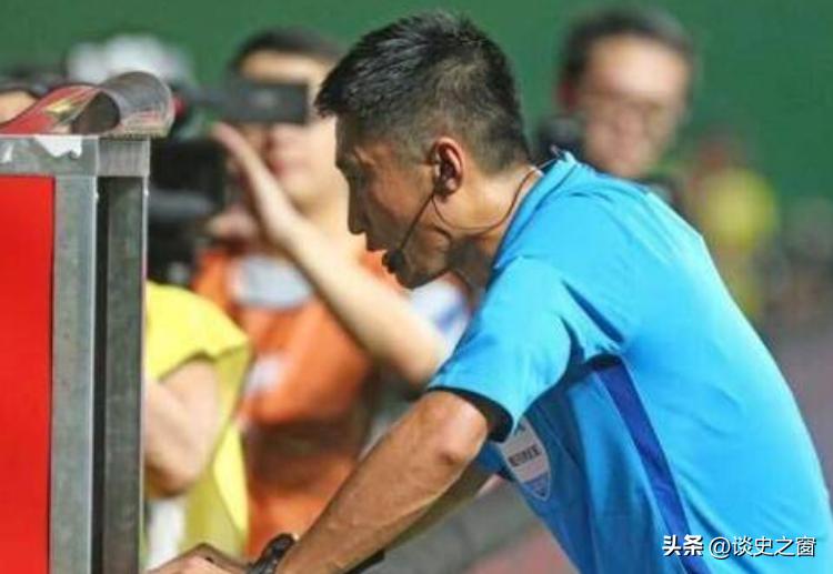 卡塔尔世界杯马宁为何给c罗红牌,马宁卡塔尔世界杯卡牌现场