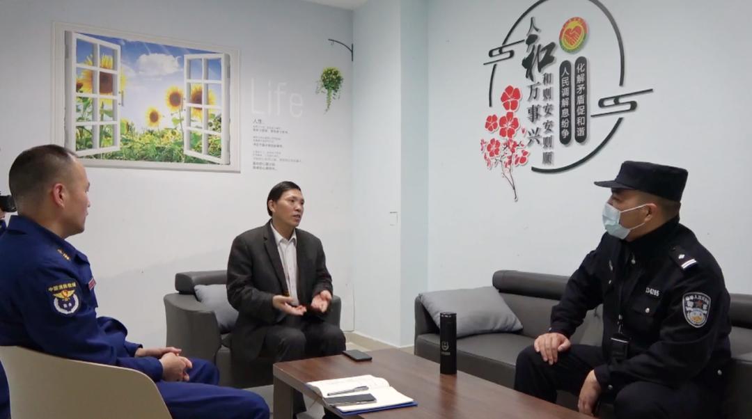 男子冒充一级消防长被拘,一级消防长走红网络却被拘了