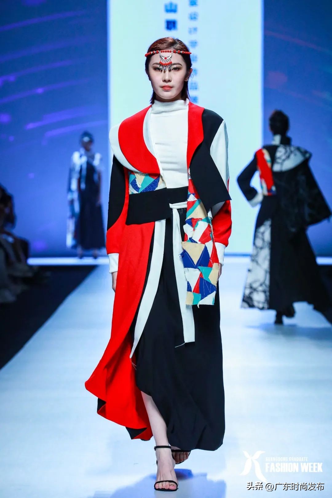 独特思维探寻时尚奇幻世界!中山职业技术学院服装设计毕业作品展演——2023中国(广东)大学生时装周