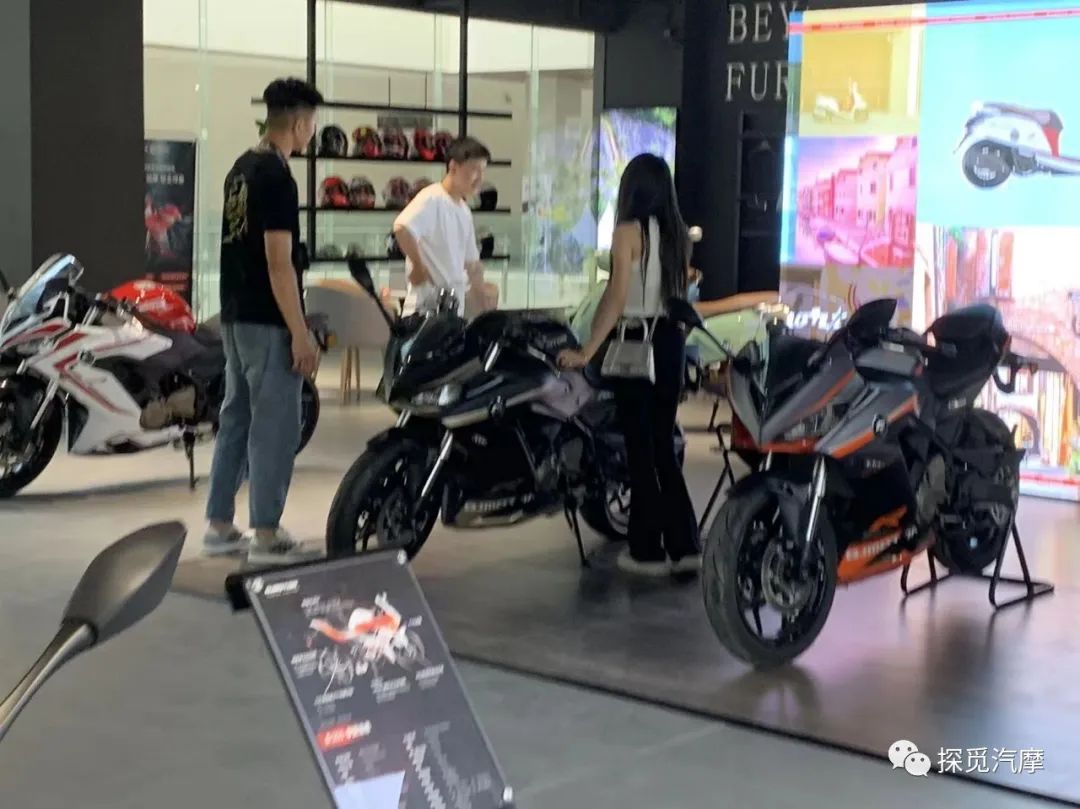 详细测评QJmotor赛400︱又是一个“温柔”“香”