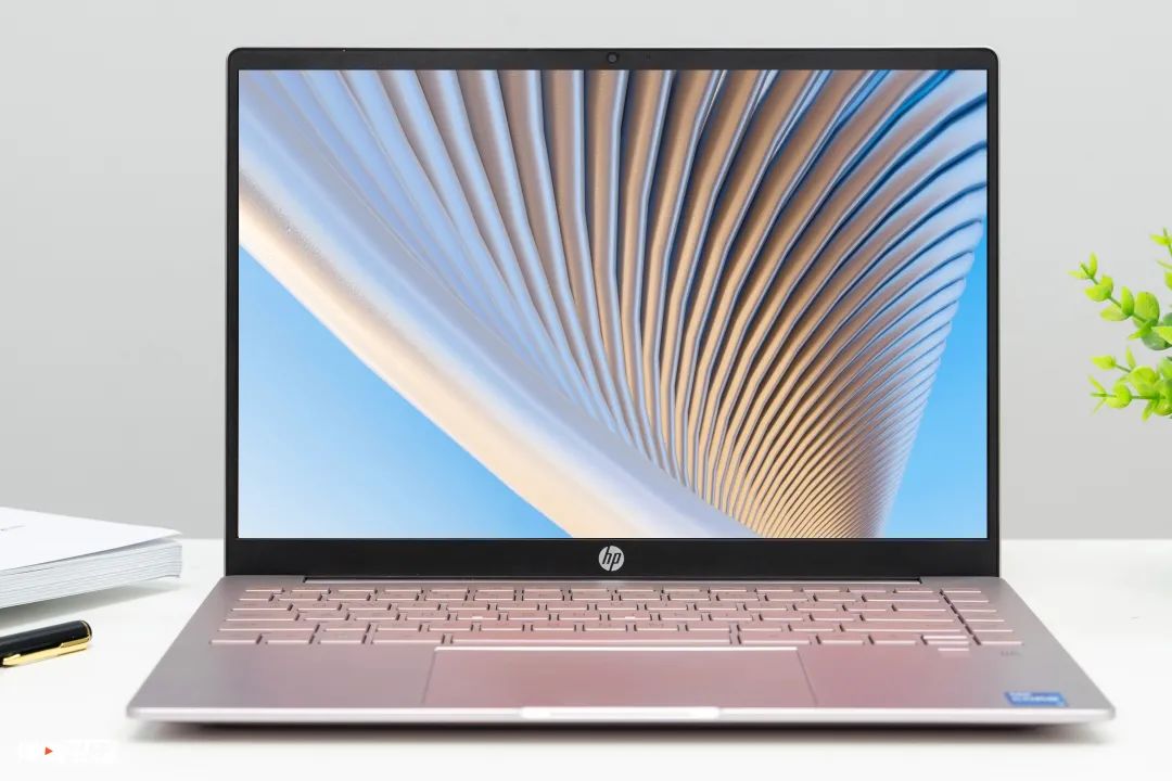 这样一台，出得了厅堂下得了厨房的本本，试问谁不爱呢