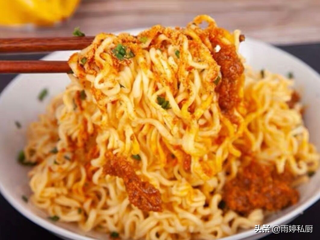 这3种方便面筋道爽滑太好吃了,方便面哪一种比较好吃一点