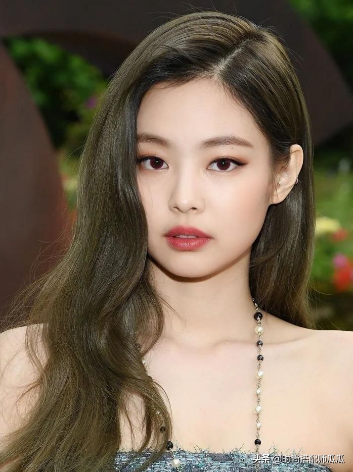 圆脸女生适合的直发,圆脸适合留中长直发吗