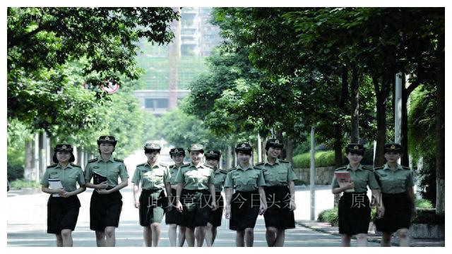 为啥越来越多人选择军医大学？无军籍的军医比普通医学生更好就业