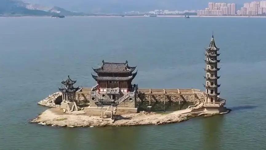 你一定去过许多迷人或神奇的地方,中国境内最值得去的三个地方