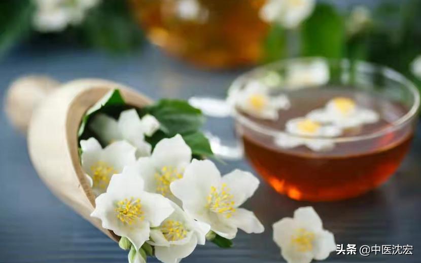 舌苔厚腻暗示六种疾病,舌苔白暗示体内有病