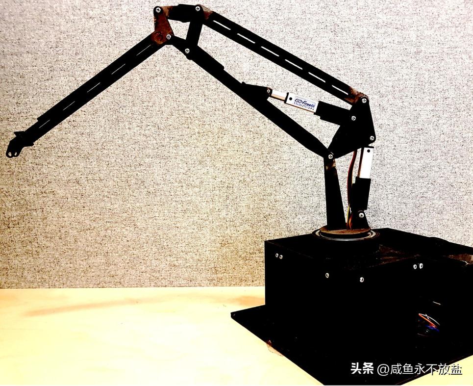 从林业运营中起重机的技术探索，分析如何提升其砍伐、剥皮等性能