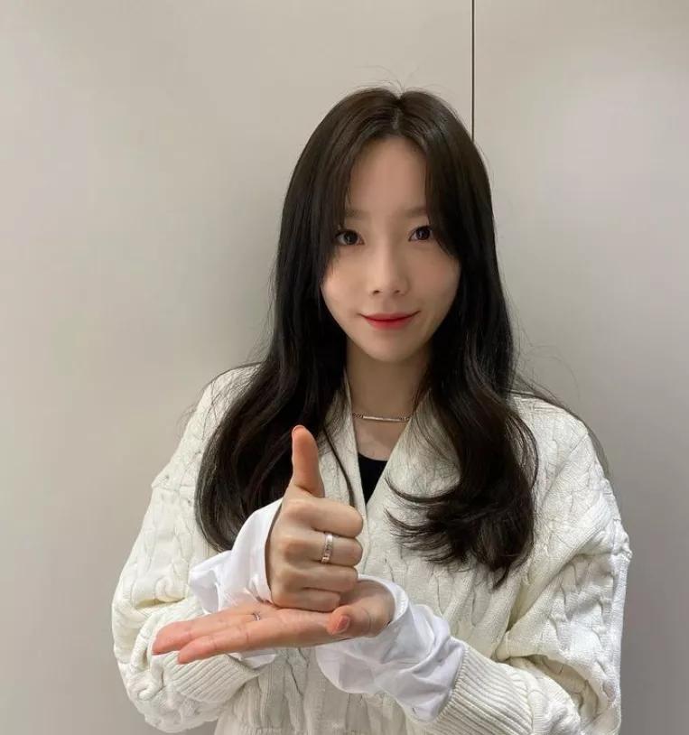 大脸妹子必选的三款发型,大脸额头窄适合什么发型