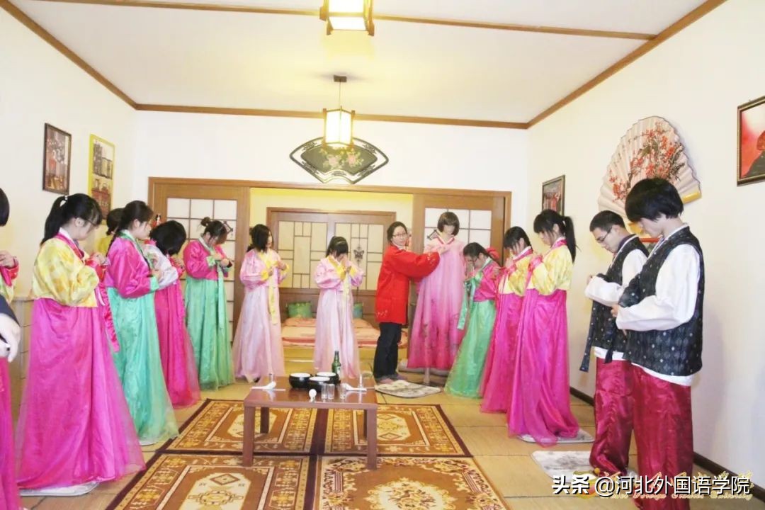 河外附中是省示范高中吗,河北外国语附属中学成绩