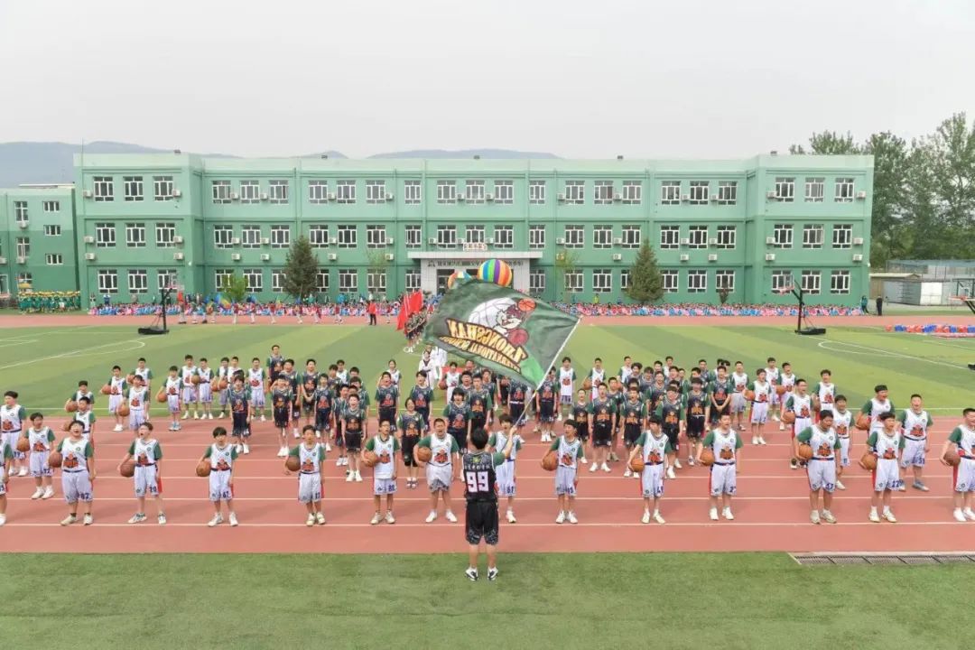 两千学生霸气登场的中杉金杉树体育节！泰酷辣！