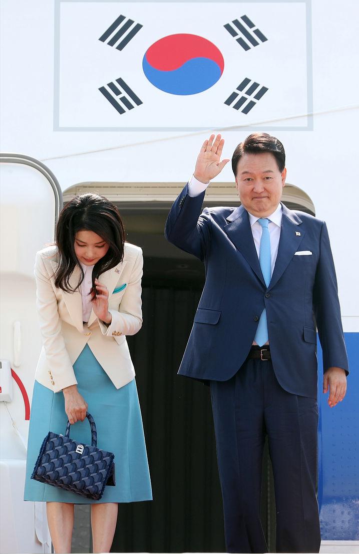 韩国第一夫人国际首秀,韩国第一夫人与英国王妃同框