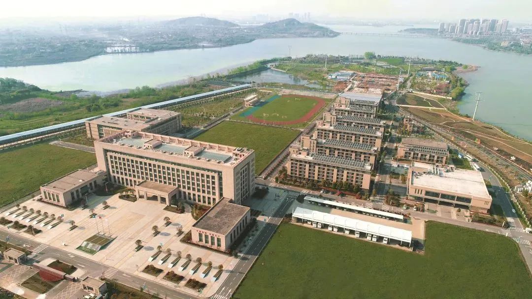 中国最大的驾校叫什么名字,中国最顶级的驾校