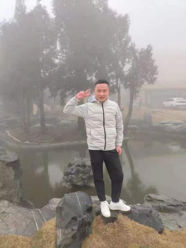 不包吃住，没社保，我在深圳开出租车，月存7000，每天12小时