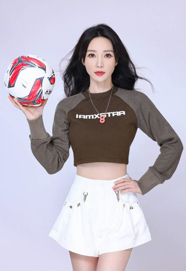 柳岩真是秒变回18岁少女,柳岩变漂亮了