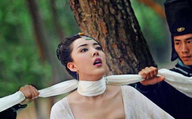 为啥嫔妃死后要堵九窍,古代妃子死后下葬堵住九窍