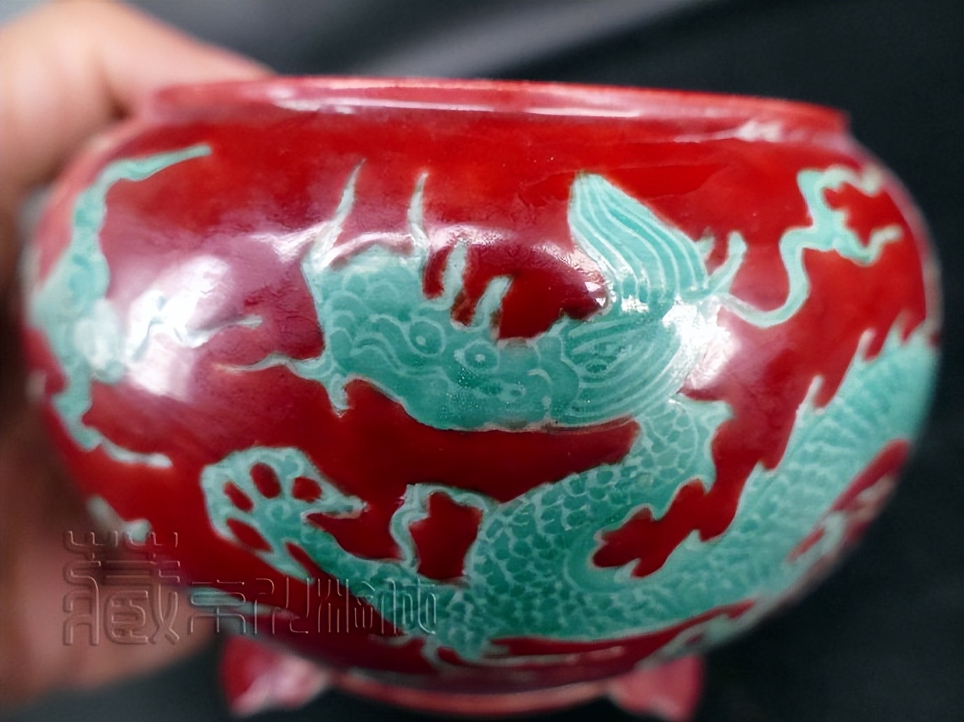 成化斗彩单色釉龙纹天字盖罐,馆藏成化斗彩龙纹天字罐真品图