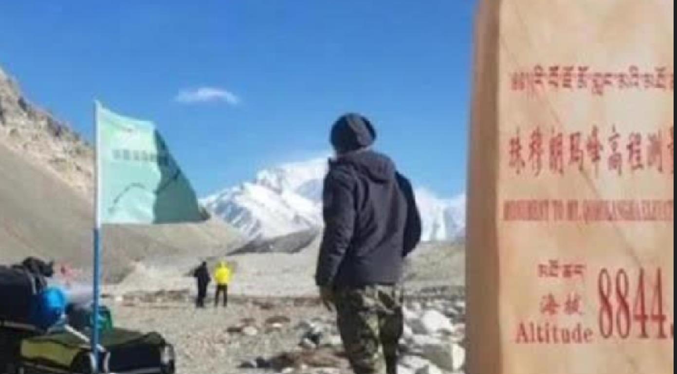 珠穆朗玛峰睡美人冰封十年成路标,珠穆朗玛峰沉睡了20年的睡美人