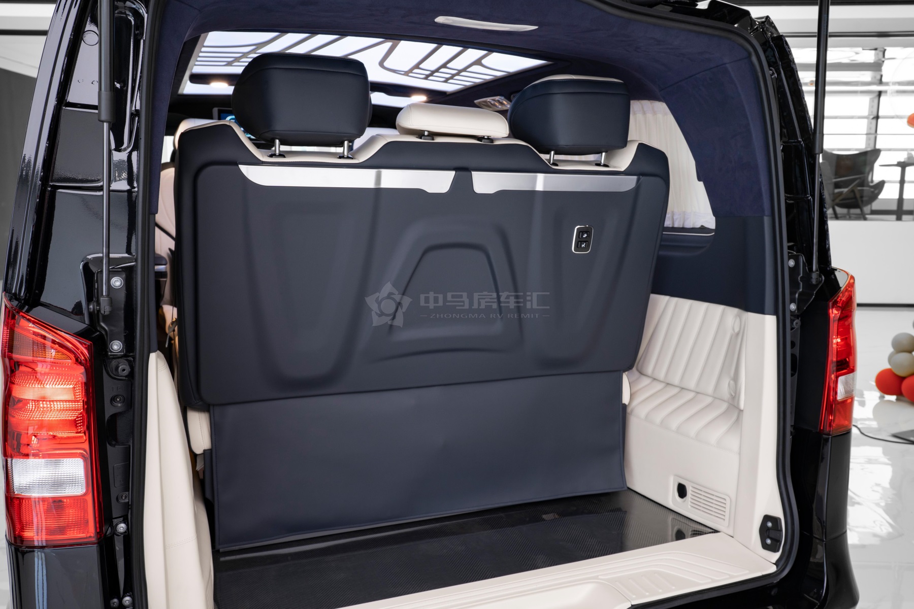 最新款奔驰商务车哪款好,奔驰商务车哪款最值得买