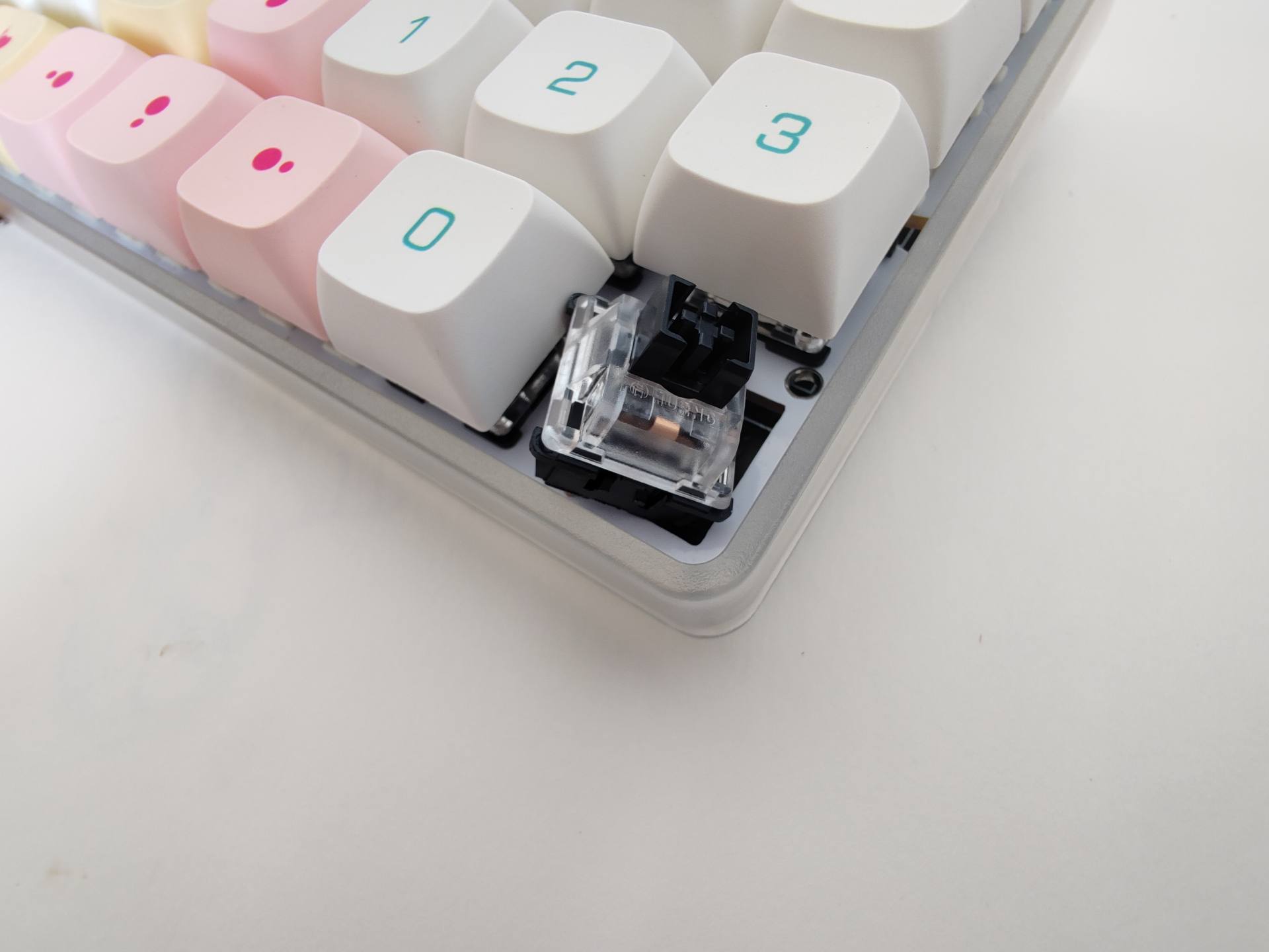 黑轴打游戏手感好吗,银轴和黑轴哪个更适合游戏