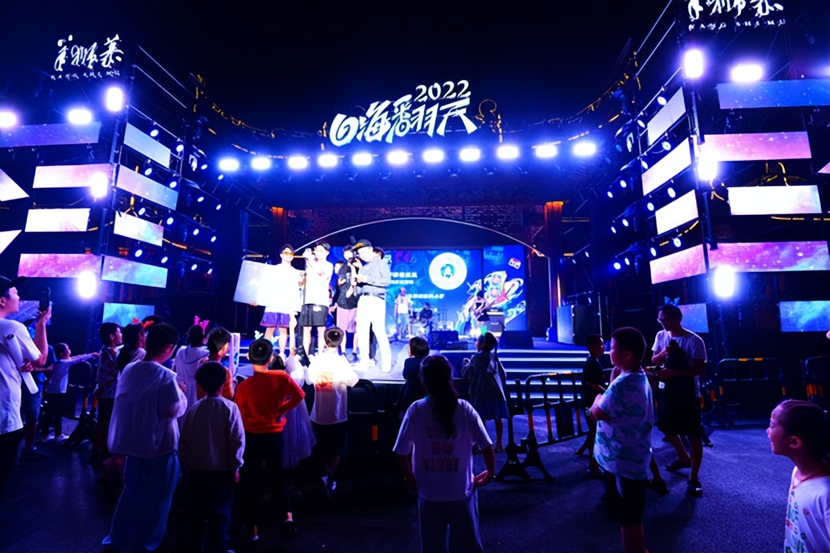 羊狮慕与张家界哪个好,江西明月山和羊狮慕哪个更值得去