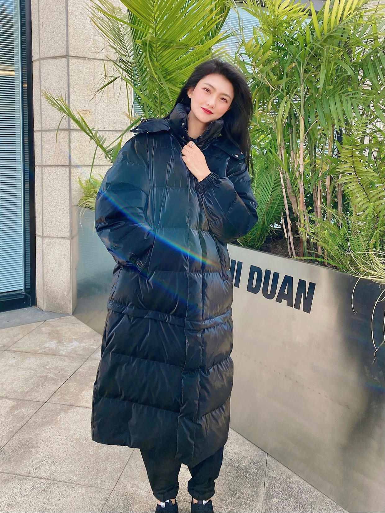 黑色羽绒服穿搭高级感中款,黑色羽绒服冬季高级感穿搭小个子