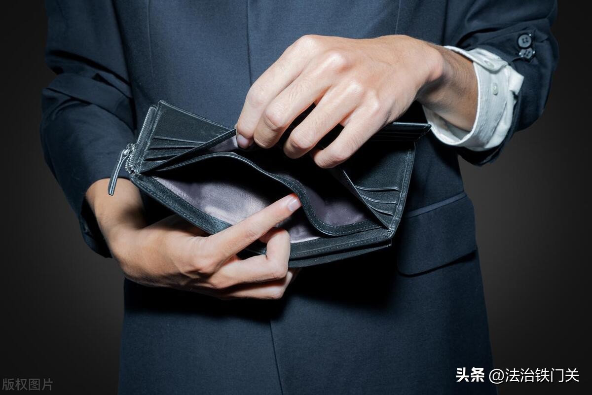 男方向女方父母借钱构成诈骗罪吗,借钱不还能构成诈骗罪吗