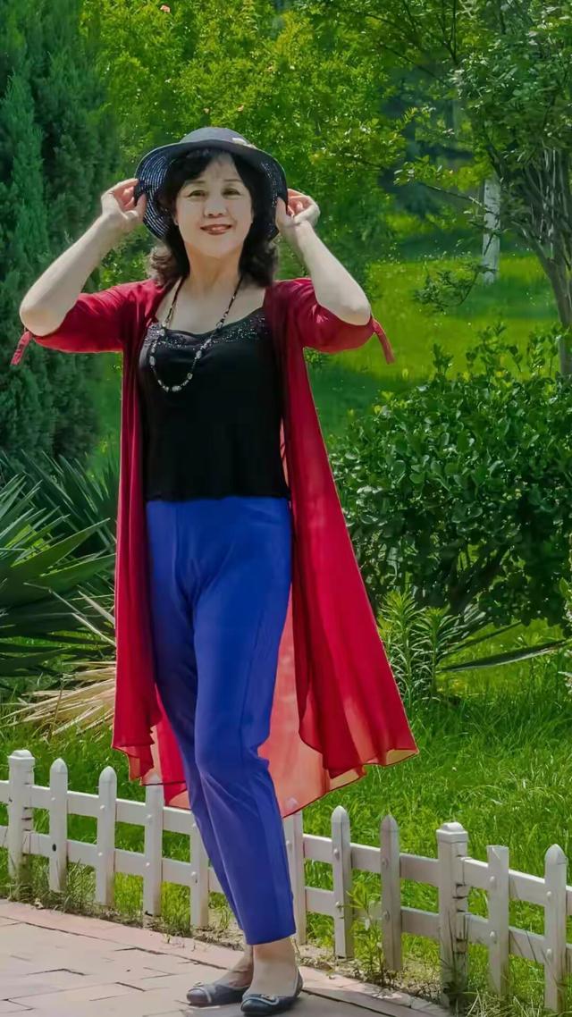 儿子四十岁还在家啃老,儿子快四十还在家啃老