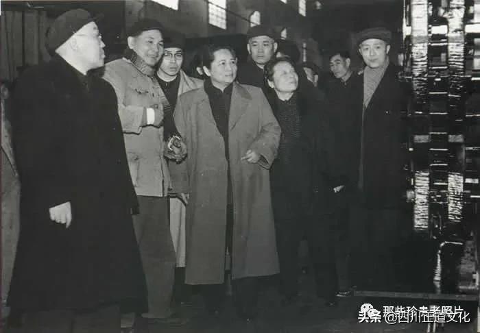 老照片纪念宋庆龄诞辰129周年