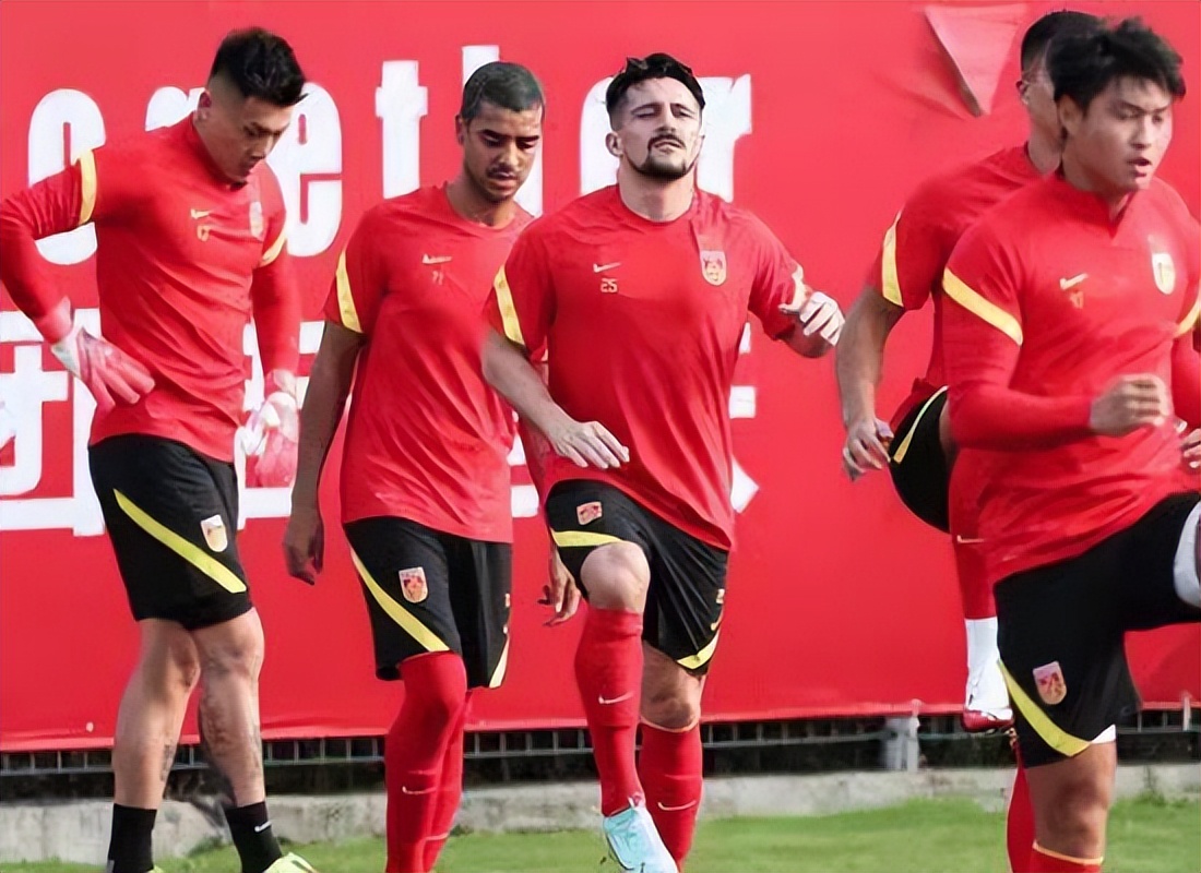 希望渺茫！日韩伊连斩美洲3大强队，国足被甩得更远了！谁负责？