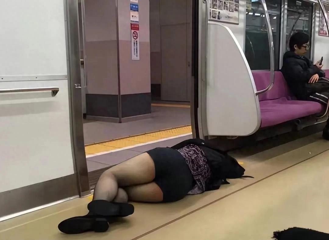 51岁阿姨醉酒后被带走并注射了*药春**，后来我心情不好，你也好不了