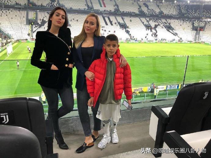 梅西老婆拿大力神杯,梅西老婆正面照