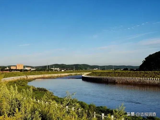 蔚蓝的天空清澈的河水,蔚蓝的天空碧绿的海水图片