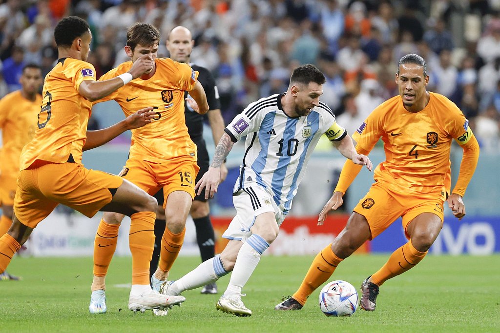 英超名宿评价梅西,夸赞梅西的足球名宿