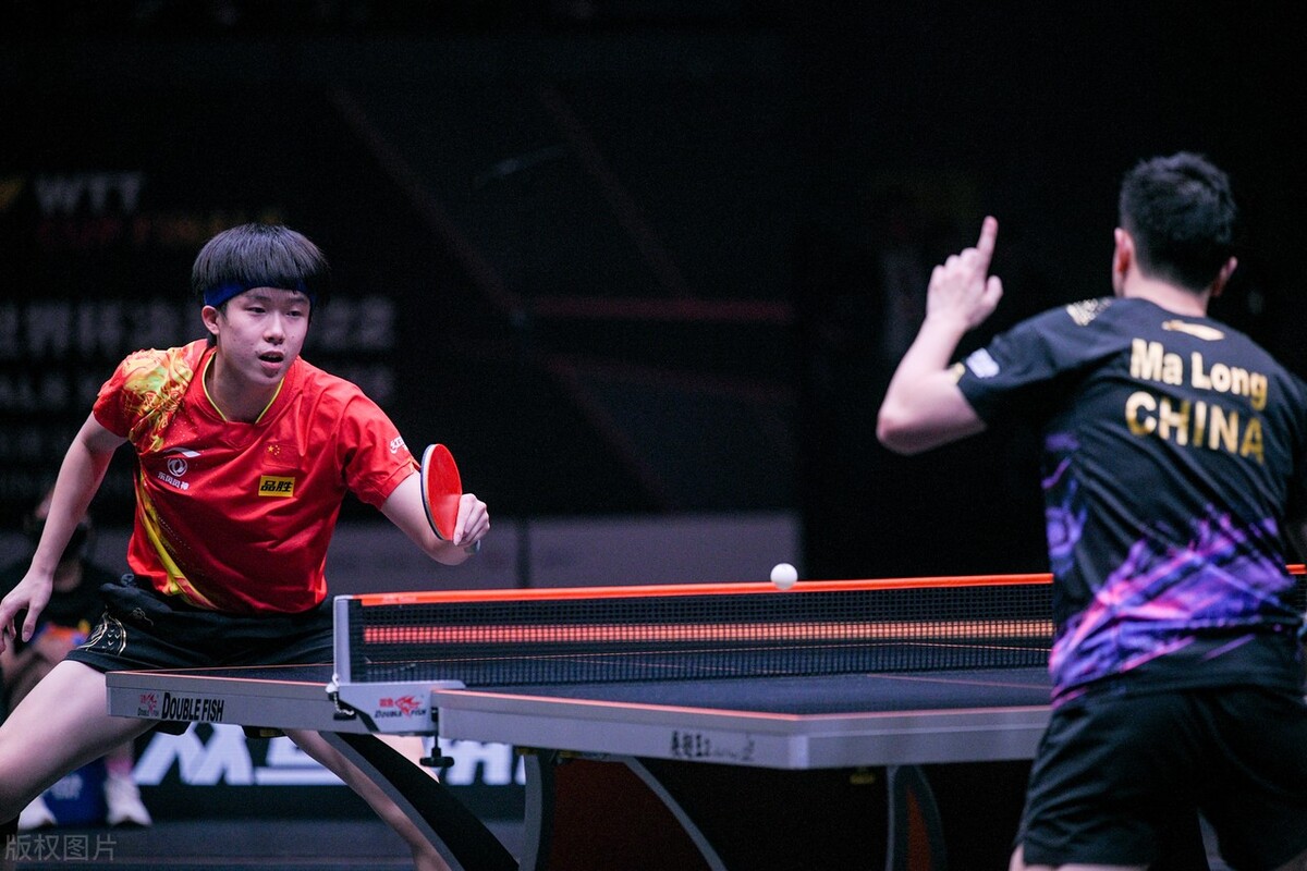 王楚钦胜利鞠躬,王楚钦比赛赢了向孙颖莎鞠躬