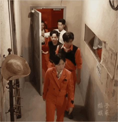 王鹤棣出席活动微博惊艳,王鹤棣一夜爆红的反应