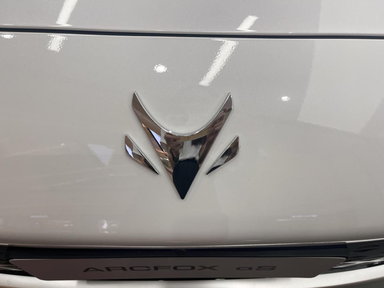 阿尔法s跟小鹏汽车,小鹏新能源汽车报价大全2022款