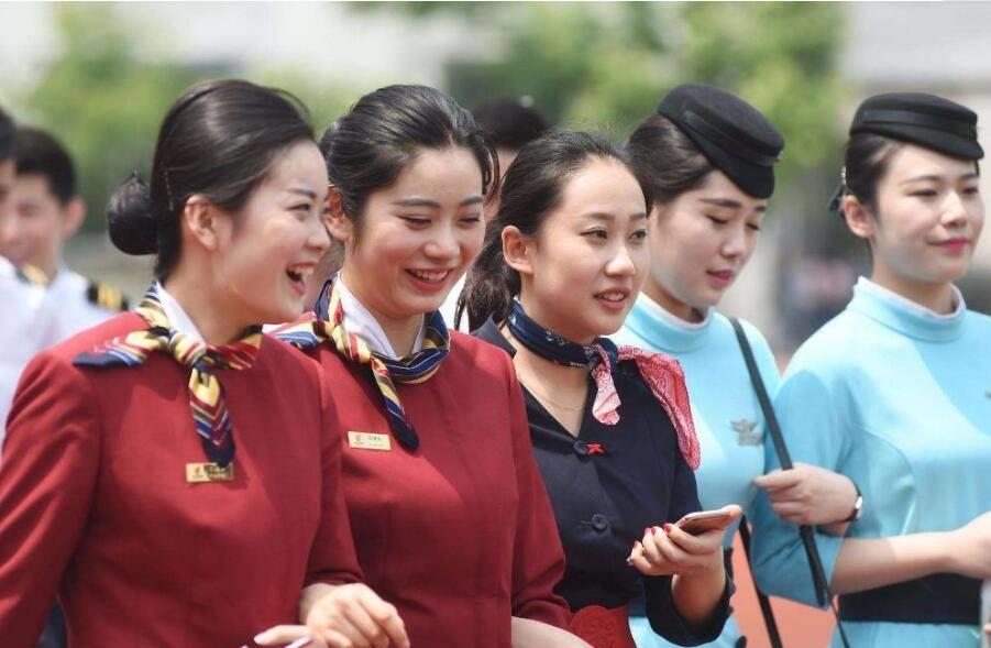 揭秘空姐短裙*袜丝**背后的真相