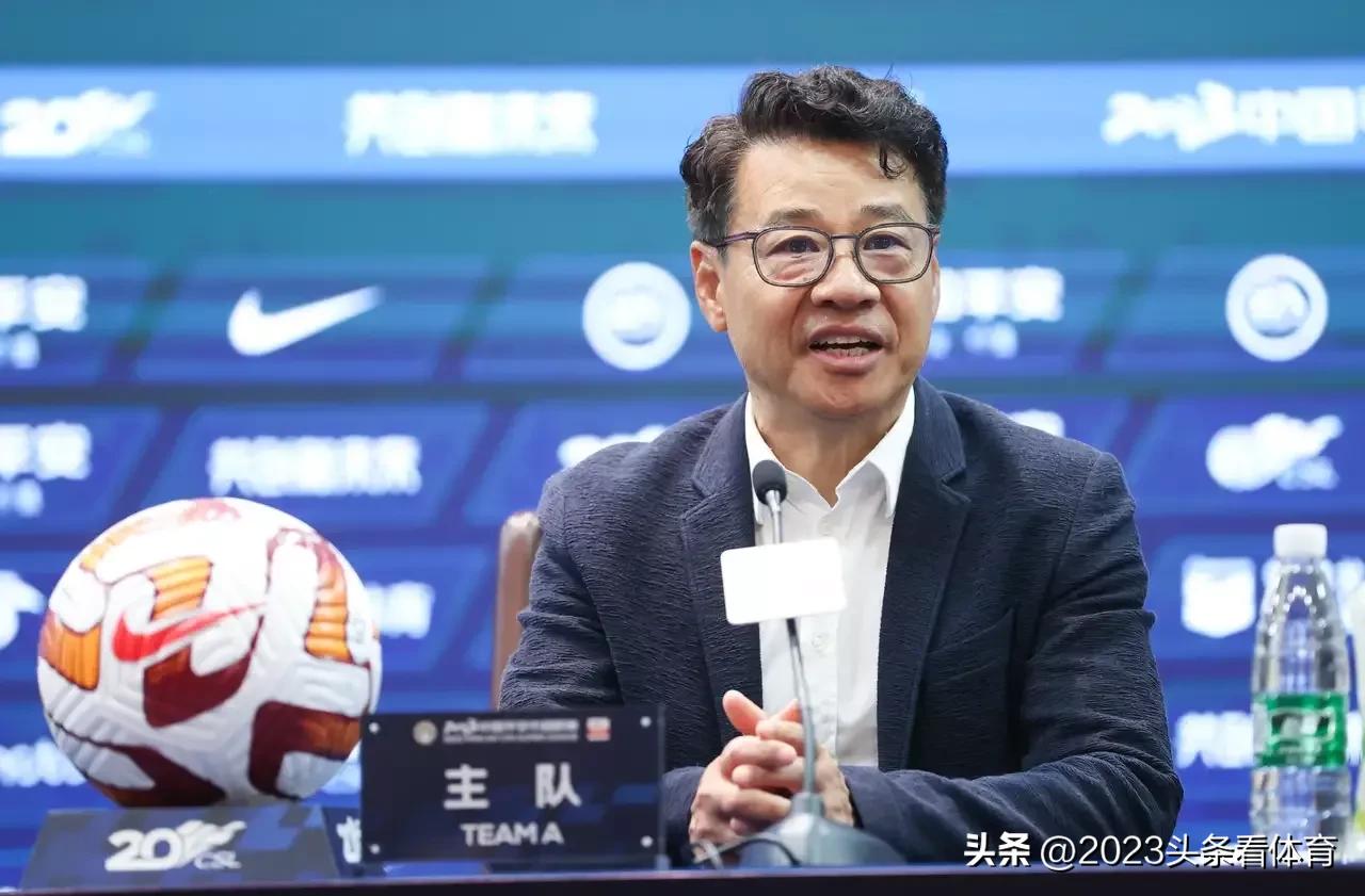 不服不行欧冠决赛,1-0中超劲旅爆发吴金贵神奇换人