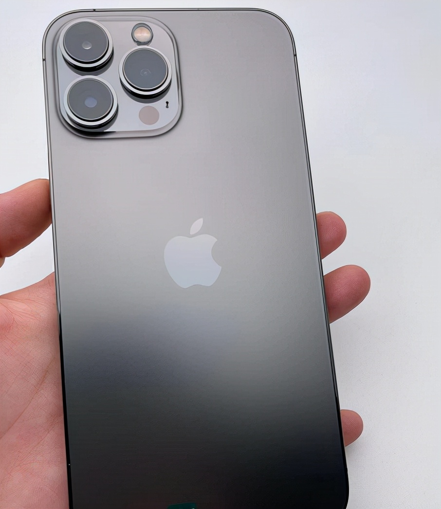 刚买的iphone13promax死机,刚买的iphone13promax就自己闪屏