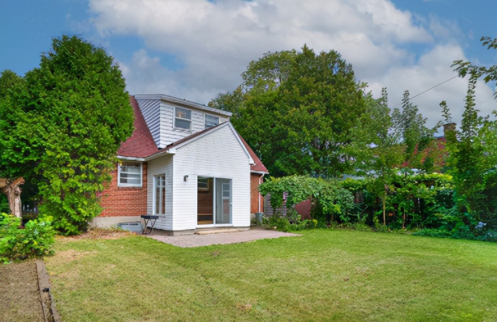 加拿大每年养房费用,加拿大温哥华1800万房子