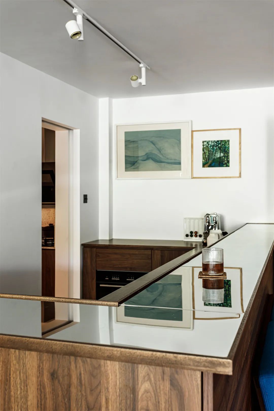 任性！北京女主坚持在客厅放张床，卧室里规划浴缸，入住反而舒心