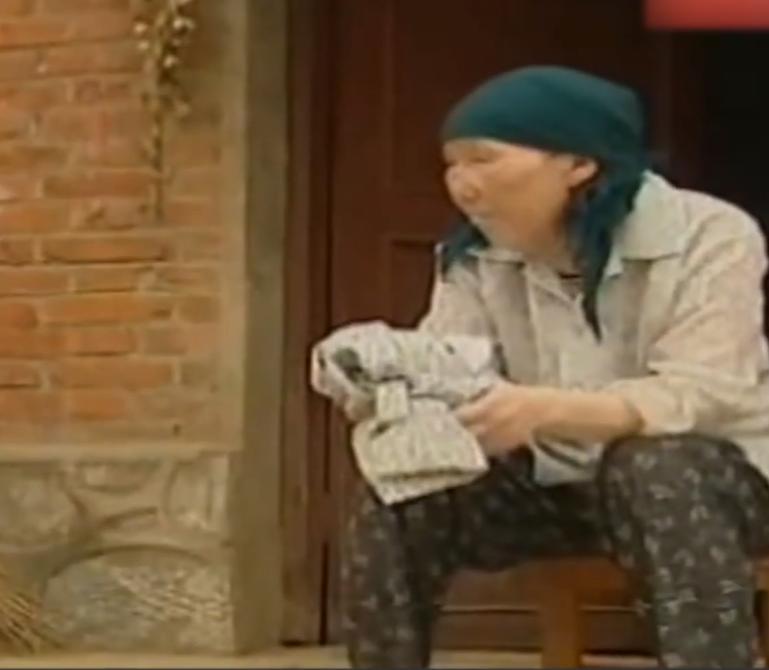 故事:江苏70岁老人头疼欲裂,检查时发现颅内有*弹子**,吓坏在场医生